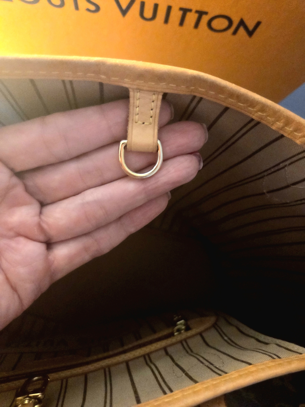 Louis Vuitton Monogram Canvas Tote in Brown with Tan Trim - Picture 7 of 16